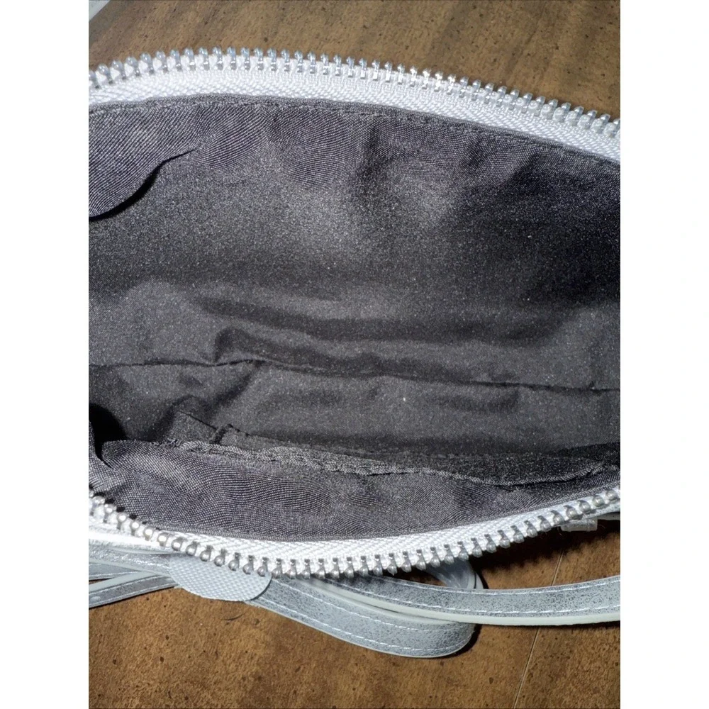 No Boundaries Vegan Fashion Shoulder Bag / Crossbody Metallic Silver Women's‎